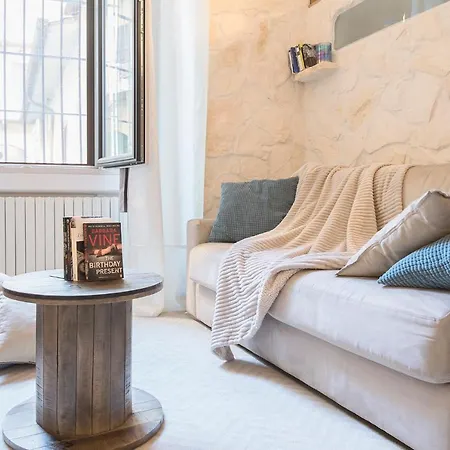 Apartament Plum Guide - The Stone Wall